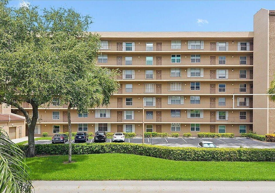 1st image of 4570 NW 18TH Avenue #310