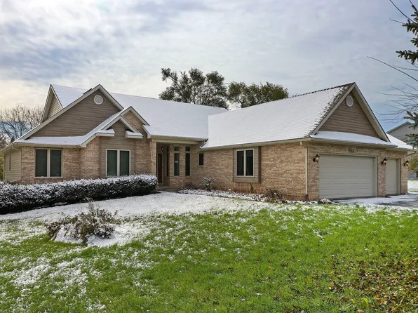 1703 N Applewood Ln, Spring Grove, IL 60081
