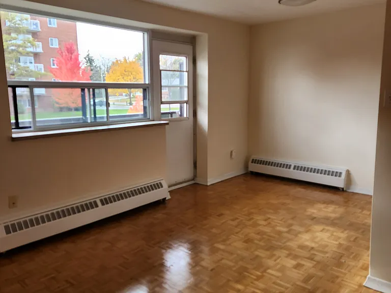 55 Trayborn Dr — Photo 2