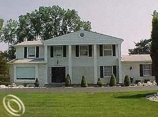 3835 Quarton Rd, Bloomfield Hills, MI 48302