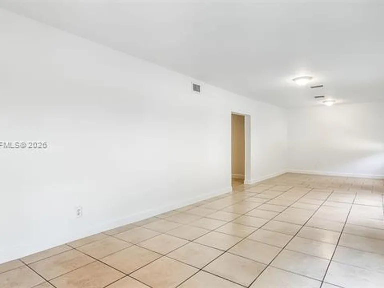 117 E 10th St #117 — Photo 31
