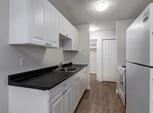 74 Dumont Cres #12, Saskatoon, SK S7J2X1