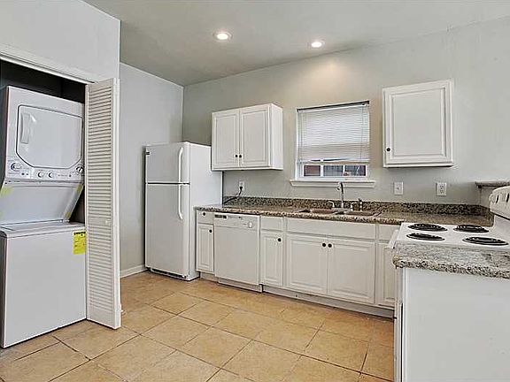 3rd image of 1463 N Robertson St