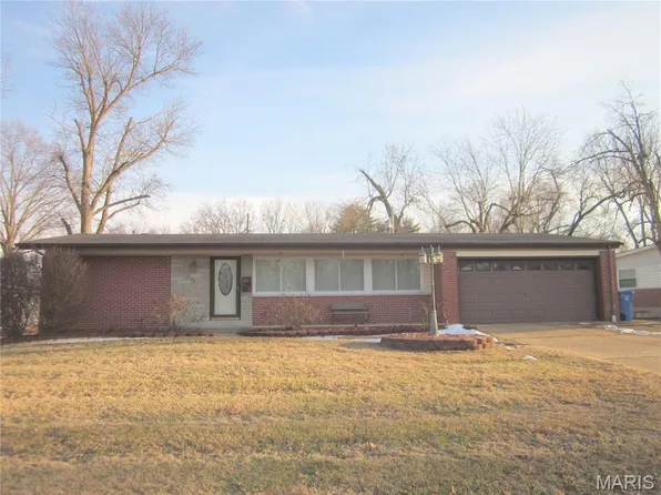 1540 Hialeah Pl, Florissant, MO 63033