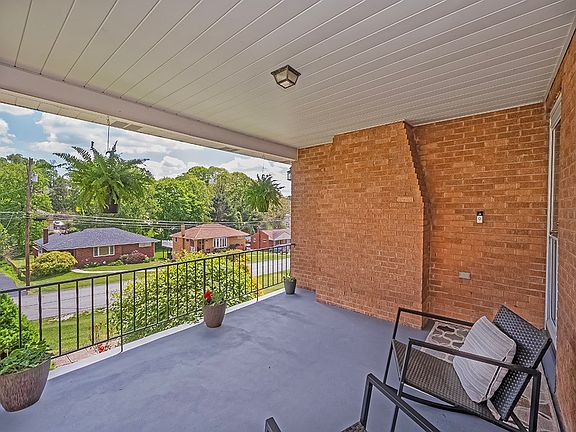 3rd image of 5548 California Ave