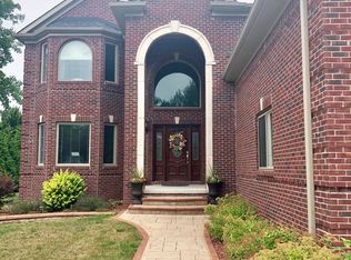 2379 Vermont Ave, Troy, MI 48083