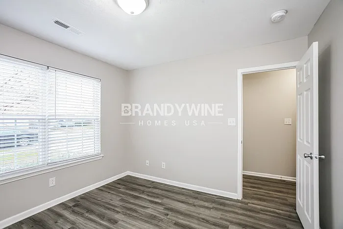 1933 Lisa Walk Dr — Photo 13