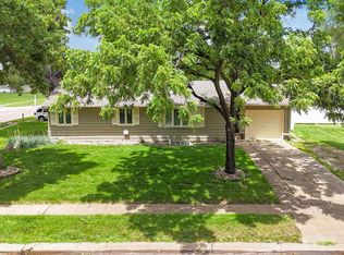 804 Lewis St, Vermillion, SD 57069