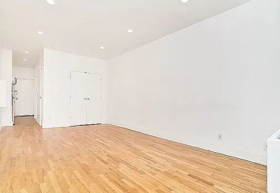 3rd image of 213 E 37th St #3E