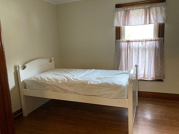5th image of 28 Petrie St APT 1