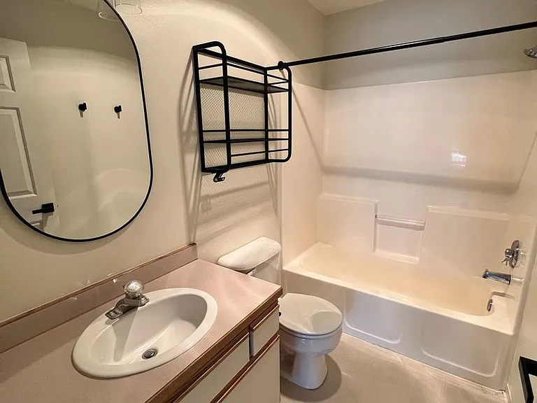 1355 NW Davenport Ave — Photo 13