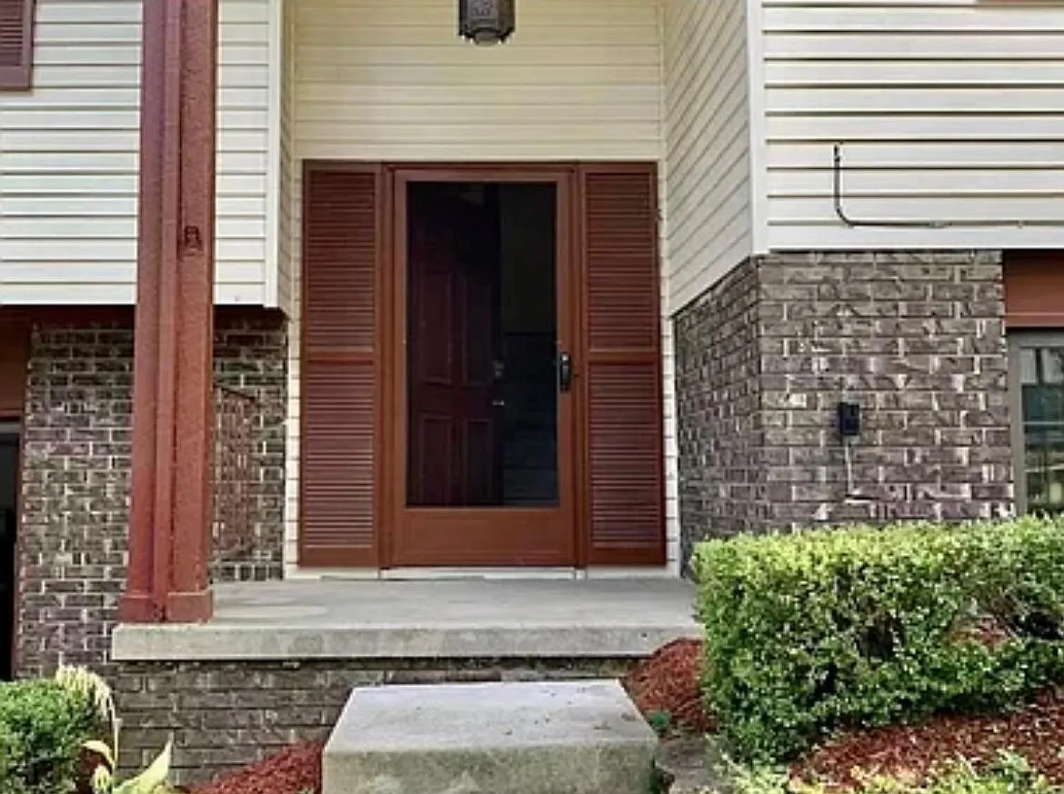 1815 N Franklin Ct — Photo 2
