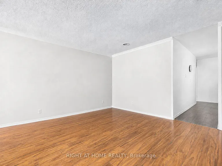 44 Westbourne Ave — Photo 6