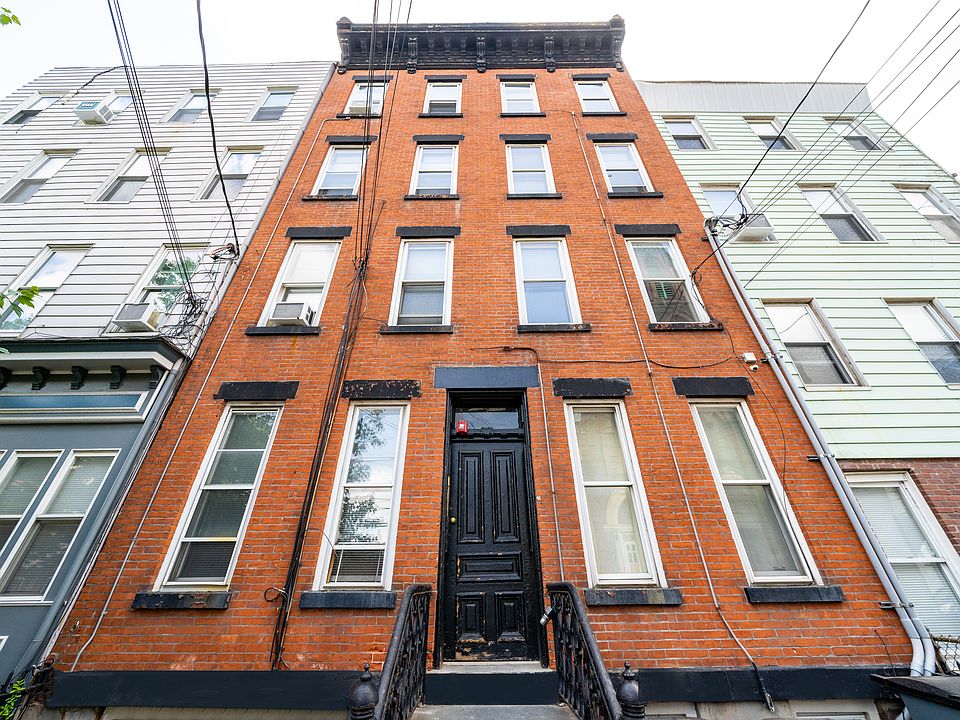 1st image of 464 Monmouth St APT 1