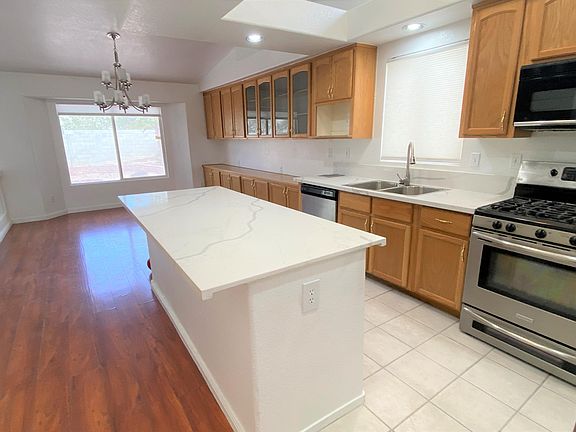 3rd image of 9770 Silver Dew St