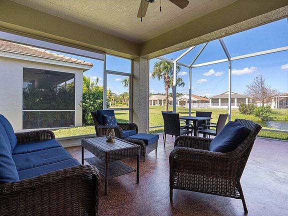 3rd image of 829 SW Rocky Bayou Terrace