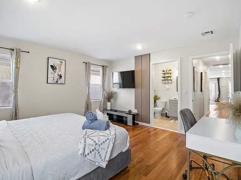751 Seaport Dr #2 — Photo 10