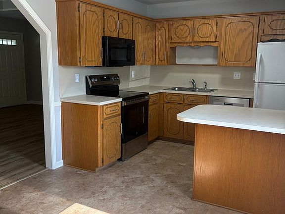 5th image of 17 Magnolia Dr