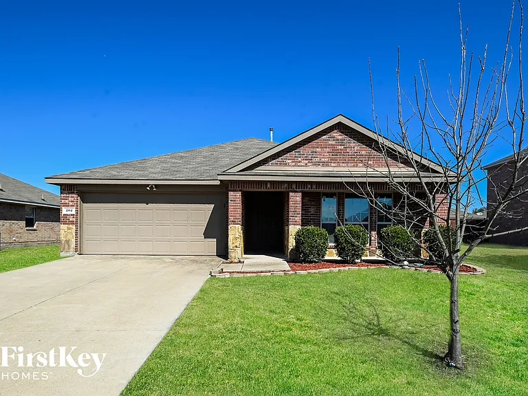 202 Patriot Pkwy — Photo 1