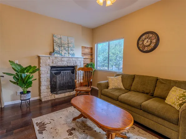 1013 Chestnut St #4, San Marcos, TX 78666