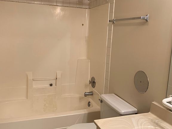 4th image of 4175 Essex Ct