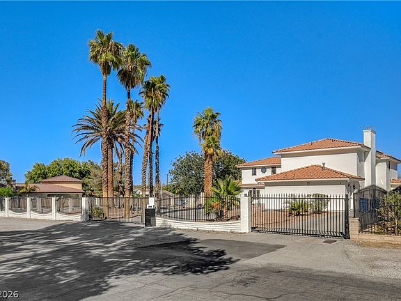 3rd image of 2920 El Camino Rd