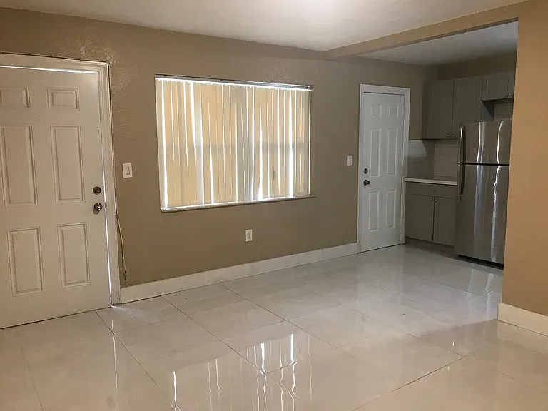 4550 SW 67th Ave — Photo 9