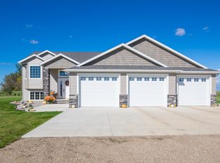3294 Lucke Ln W, Grand Forks, ND 58201