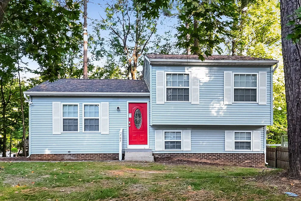 3 bed, 2.0 bath, 1460 sqft, $2,145 — Photo 1