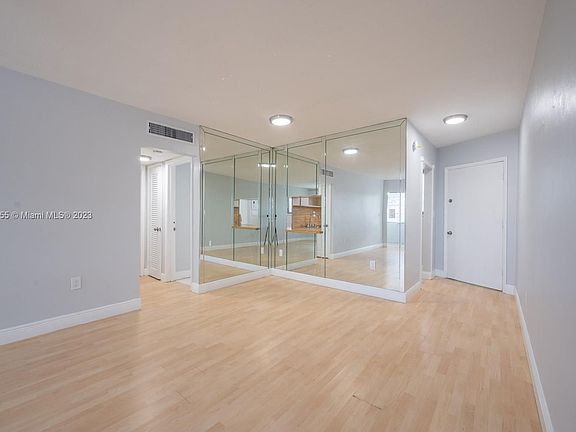 4th image of 1651 NE Miami Gardens Dr APT 204