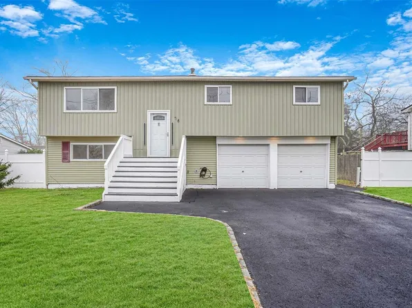 78 E Arpage Drive, Shirley, NY 11967