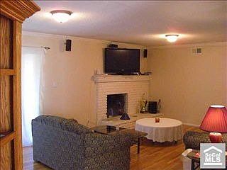 3rd image of 2528 Wallace Ave