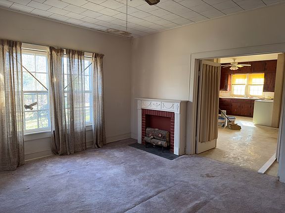 3rd image of 232 E Calhoun St