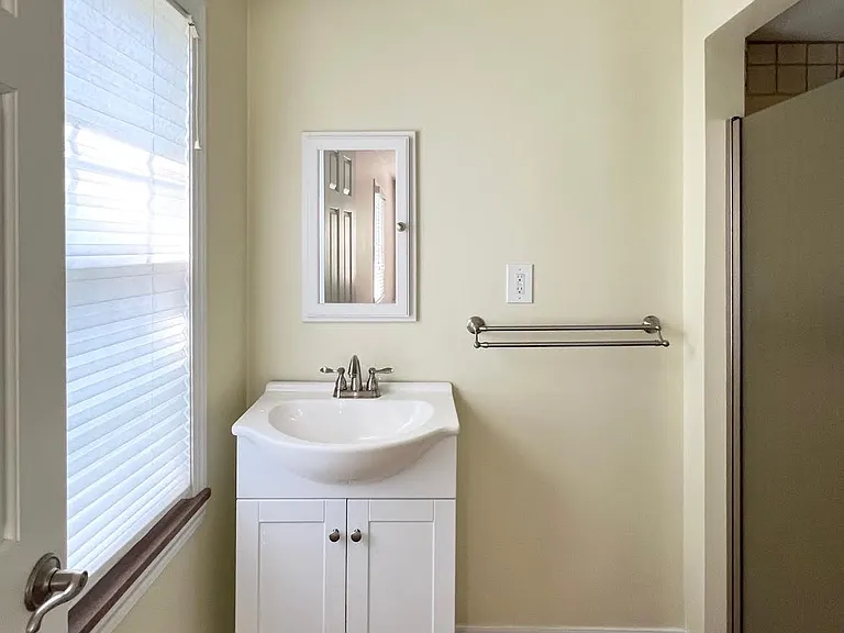 20301 Shelburne Rd #8B — Photo 15