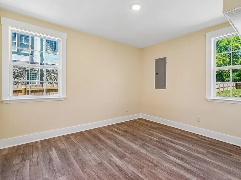 1425 Shelton Ave — Photo 9
