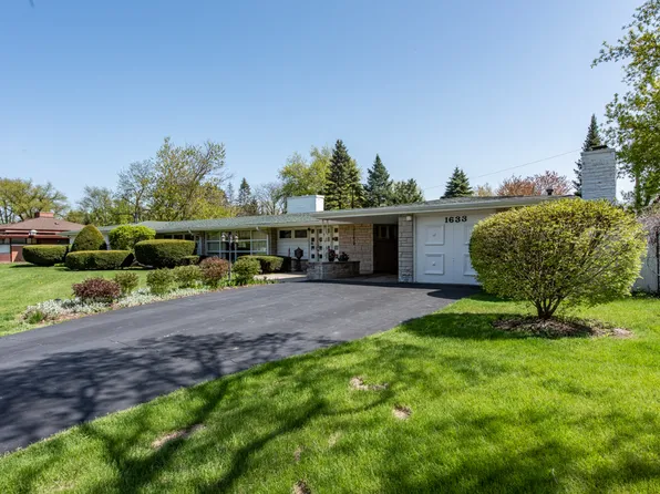 1633 33rd St, Zion, IL 60099