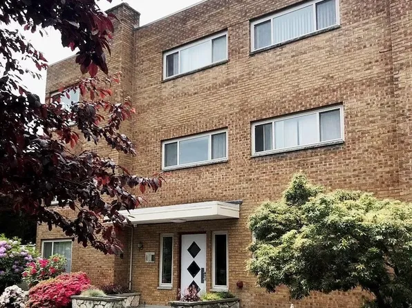 2229 42nd Ave SW APT 205, Seattle, WA 98116