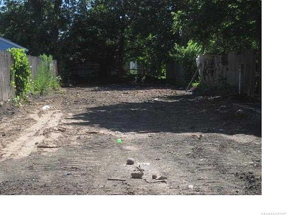 3rd image of 129 Sprenger Ave