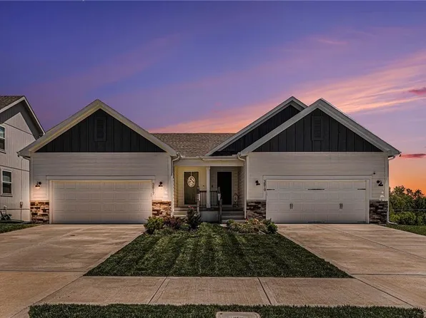 3817 SW Walsh Dr, Lees Summit, MO 64082