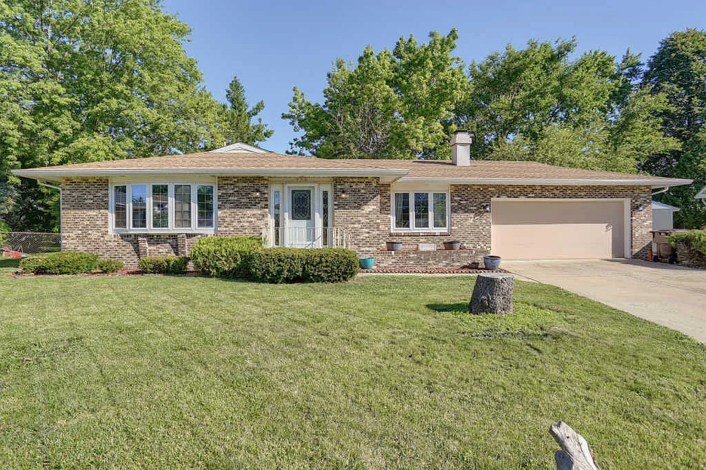 915 Illinois Ct photo 1