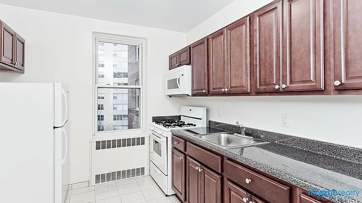 Rented by Moda Realty | media 1