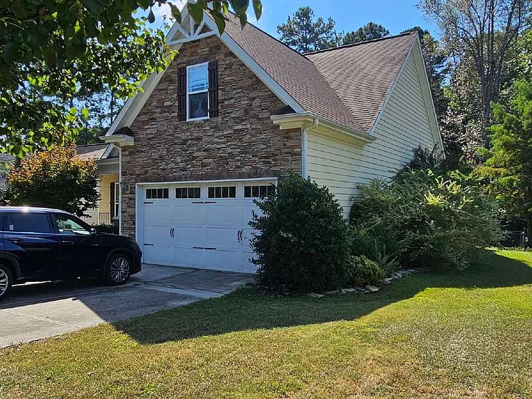 305 Skipping Water Dr — Photo 2