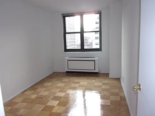 200 E 72nd St #16D Photo 1