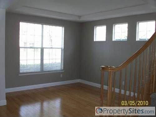 3rd image of 1128 Brookline Cir