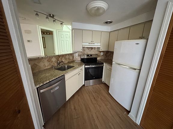 2nd image of 8802 Dowling Park Pl
