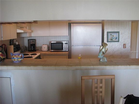 5th image of 2000 Gulf Blvd APT 9