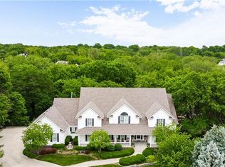 715 Westwoods Dr, Liberty, MO 64068
