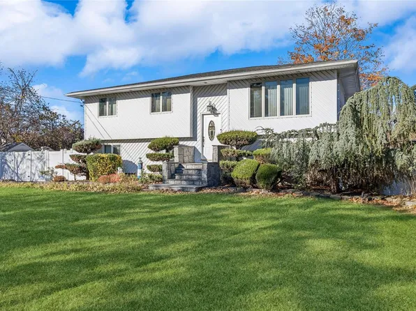 115 Davis Street, Hauppauge, NY 11788