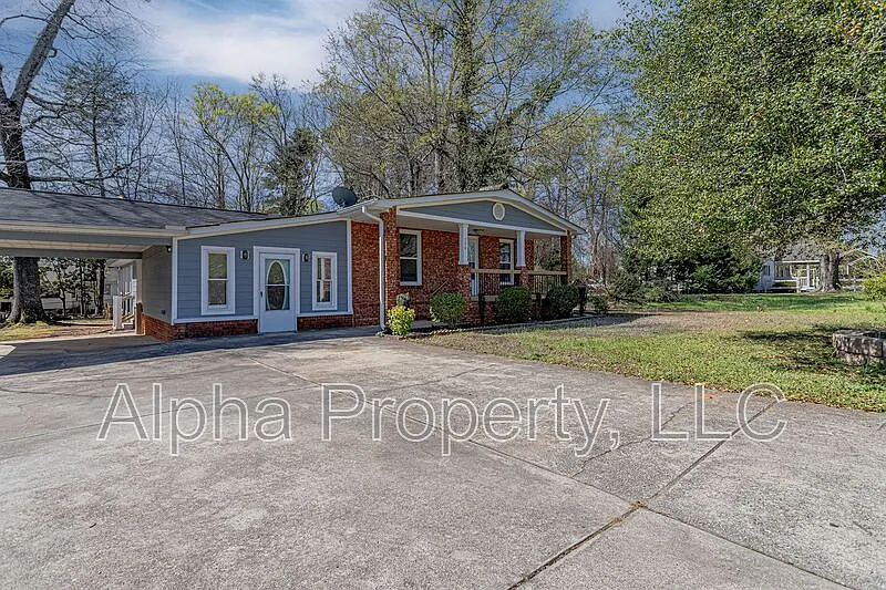 3 bed, 2.0 bath, 1400 sqft, $1,850 — Photo 2