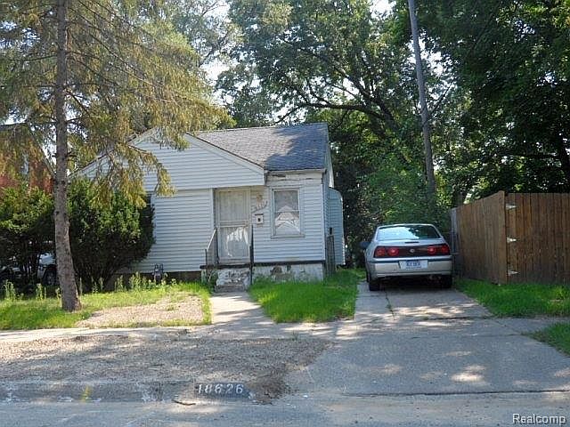 2nd image of 18626 Warwick St